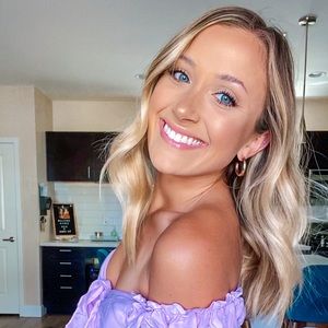 Meet your Posher, Ayla